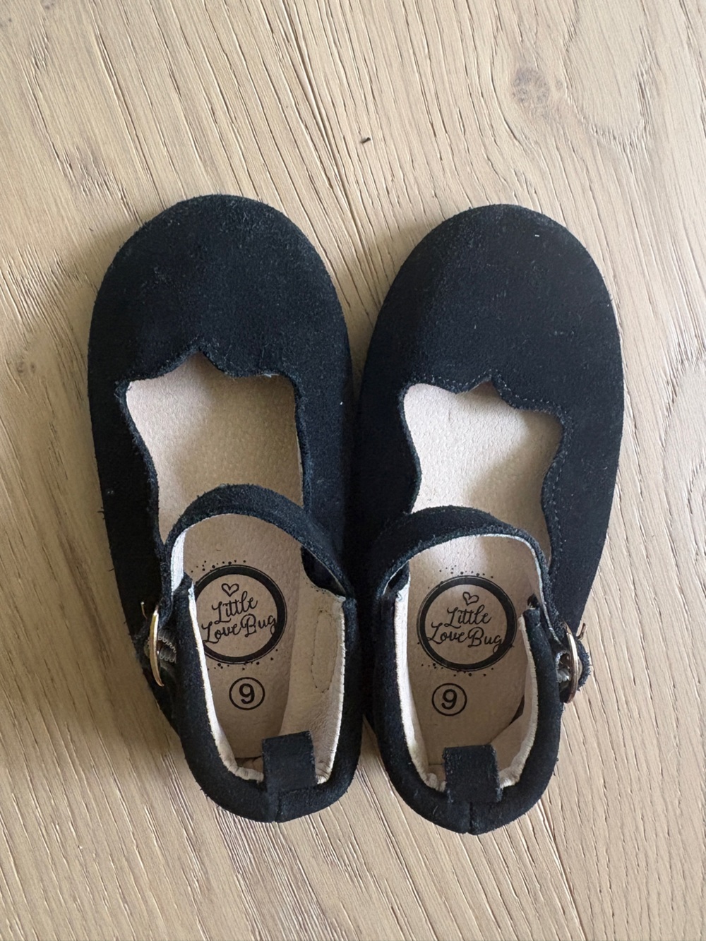 Little love bug Olivia Maryjanes size 9